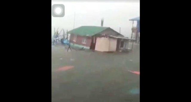 Dua Rumah di Pulau Buluh Porak Poranda Dihantam Angin Puting Beliung