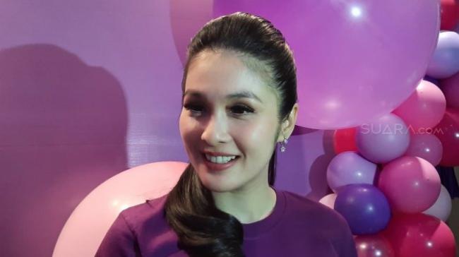 Cantiknya Sandra Dewi Dibalut Dress Mini, Netizen: The Real Princess