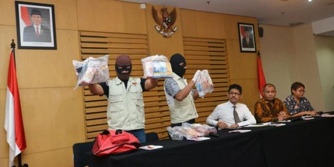  OTT Pejabat Bakamla, KPK Sita Dolar Singapura Setara Rp 2 Miliar