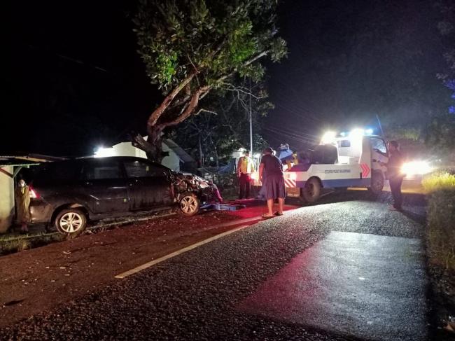 Mobil Seruduk Rumah Warga Hingga Jebol di Tanjungpinang