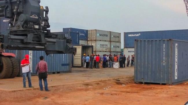 35 Kontainer Diduga Berisi Barang Ilegal dengan Mudah Lolos dari Batam, Ada Apa? 