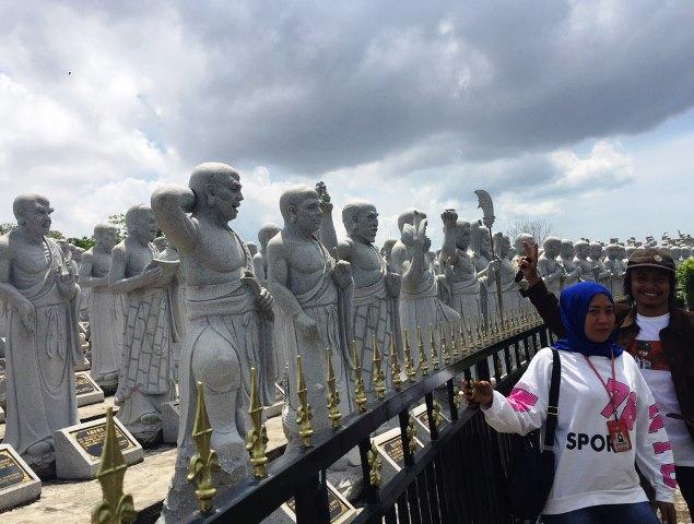 Vihara Seribu Patung Favorit Wisatawan Saat Libur Imlek