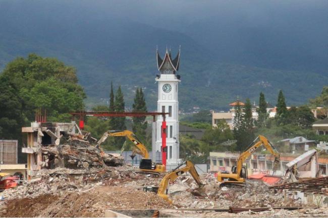 Jokowi Kucurkan Ratusan Miliar Benahi dan Percantik Pasar Atas Bukittinggi