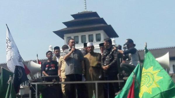  Deddy Mizwar Tiba-tiba Muncul dan Orasi di Demo Rohingya