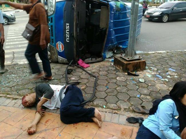 Sopir Bimbar yang Kecelakaan di Simpang Masjid Raya Diduga Ugal-ugalan