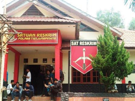 Bentangkan Spanduk di DPRD Kepri, Dua Mahasiswa UMRAH Digelandang ke Kantor Polisi