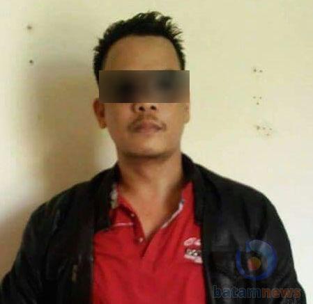 Penampakan Pelaku Penikaman Tokoh Masyarakat Bengkong Harapan yang Buron