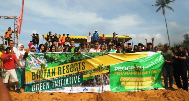 Ribuan Bibit Mangrove Ditanam di Sungai Kecik Sebong