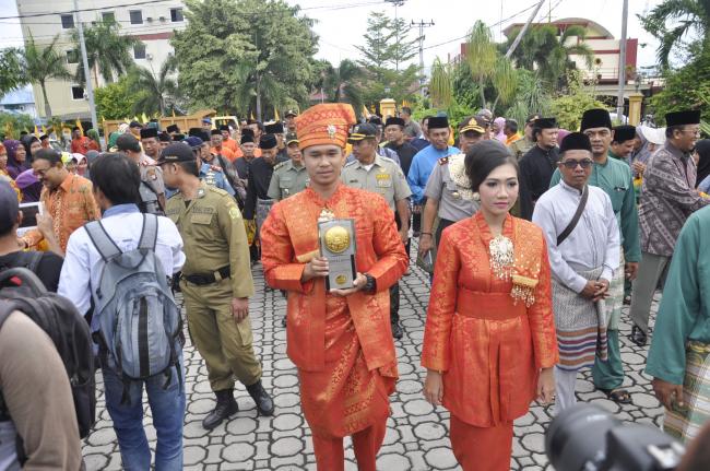 Rafiq Tunaikan Janji Politiknya, Piala Adipura Diarak Keliling Kota Tanjungbalai
