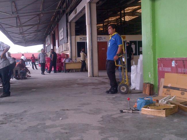 Melacak Modus Penyelundupan Handphone via Paket Pos