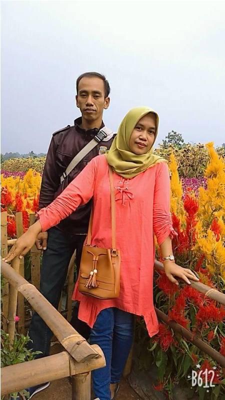 Foto Wanita Bersama Suami Mirip Jokowi Mendadak Viral