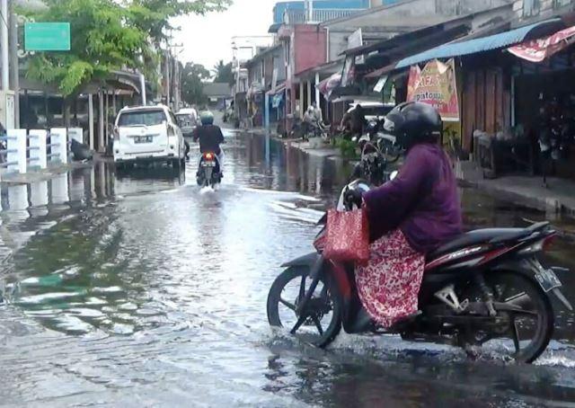 Banjir Rob Genangi Tanjunguban Saat Cuaca Cerah