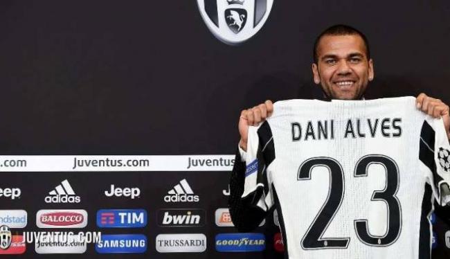 Alamak, Dani Alves Ketahuan Masturbasi di Ruang Ganti