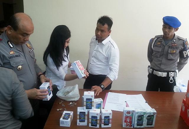 4 Orang Dinyatakan Kurir, Pengirim 1.185 Handphone di Jembatan 5 Masih Buron