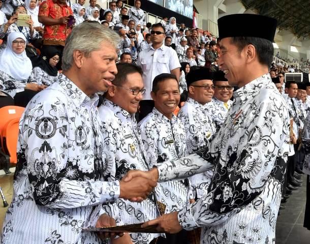 Presiden Jokowi Apresiasi Peran Guru Jaga Moral Anak Bangsa