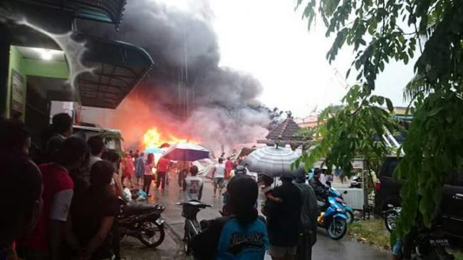 Pasar Seken Aviari Batam Terbakar