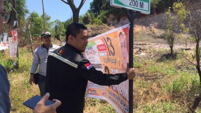 Bawaslu Batam Bongkar 1.020 Spanduk Caleg Asal Pasang dalam Sepekan