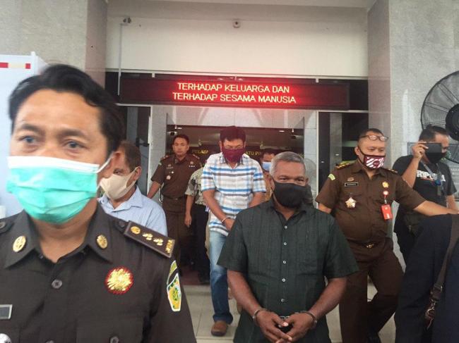 Penampakan Dua Eks Kepala Dinas Pemprov Kepri dan 8 Tersangka Ditahan Kejati