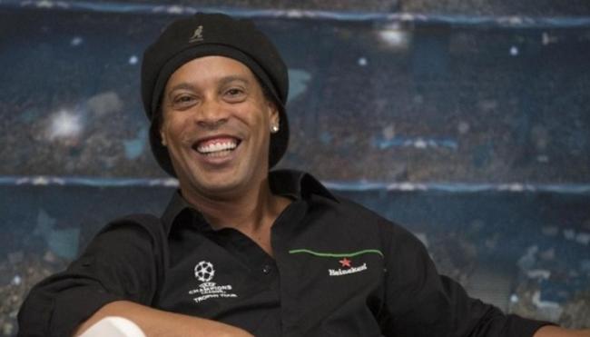 Legenda Brasil Ronaldinho Positif Corona
