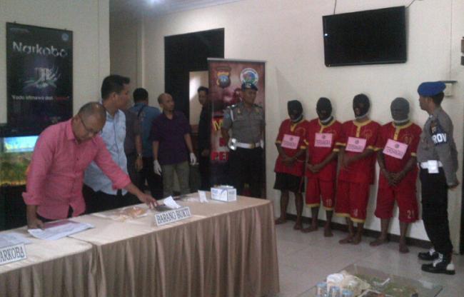 Sopir Lori Asal Malaysia Ini Sembunyikan Sabu di Selangkangan