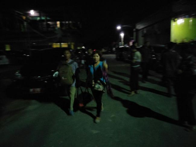 Gagal Berangkat ke Singapura Ratusan Orang Geruduk Perumahan Delta Villa, Gimana Ceritanya?