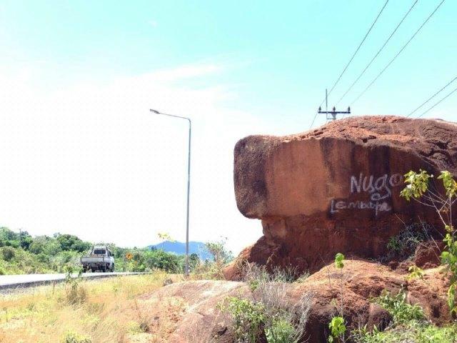 Warga Bintan Meradang saat Batu Bauksit Raksasa Jadi Sasaran Vandalisme