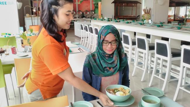 Menikmati Gurihnya Bubur Ayam Harris Hotel Batam Centre