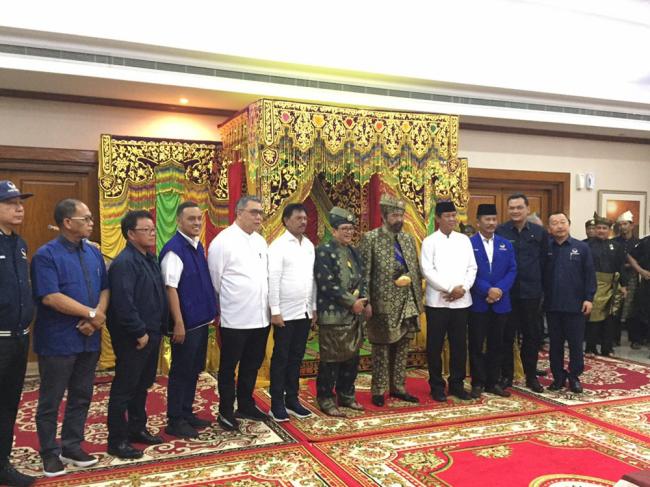 LAM Batam Anugerahi Surya Paloh Gelar Dato` Sri Setia Wangsa
