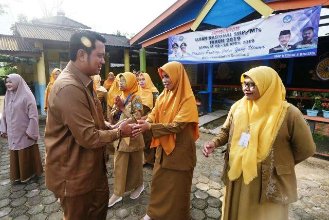 Bupati dan Wakil Bupati Bintan Tinjau Pelaksanaan Ujian Nasional Tingkat SMP/MTs