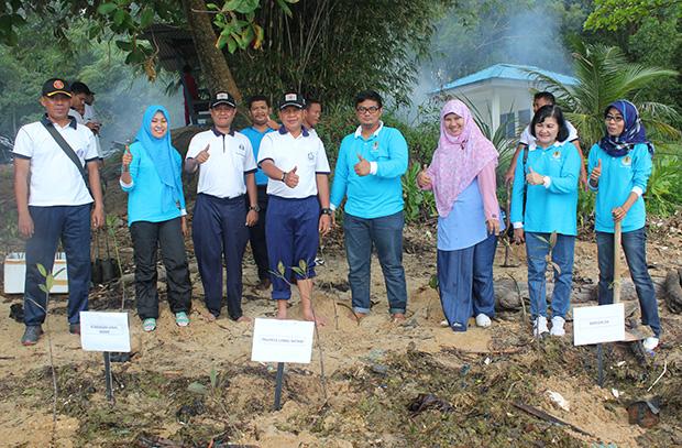 Danlanal Batam Kolonel Eko Suyatno Pimpin Penanaman 2.000 Pohon Mangrove