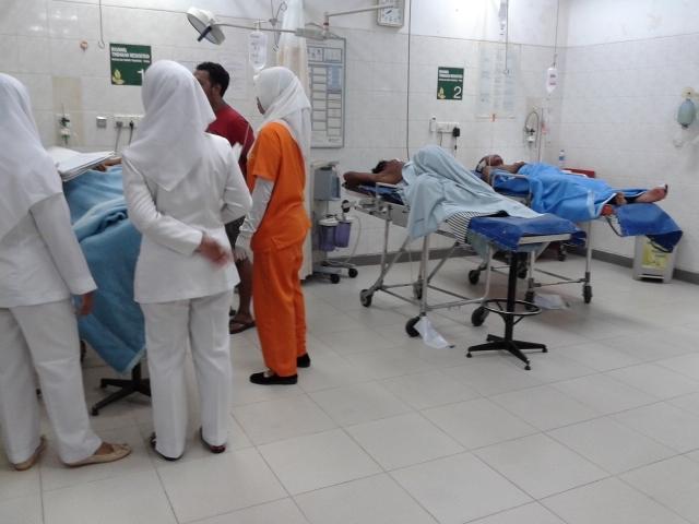 Bonceng Tiga saat Mabuk, Tiga Pria Tabrak Pohon di Tiban