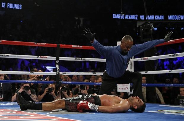 Pukulan Canelo Bikin Amir Khan Pingsan