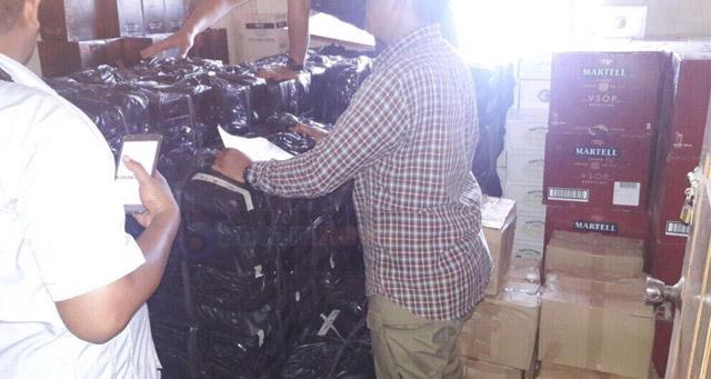 Mabes Polri Gerebek Gudang Berisi Puluhan Ribu Botol Miras Ilegal di Kundur