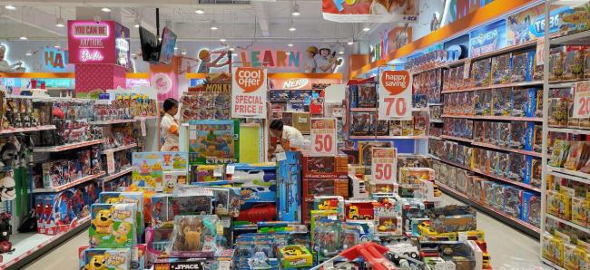 Momen Natal dan Liburan Sekolah, Toko Mainan Toys Kingdom Diserbu