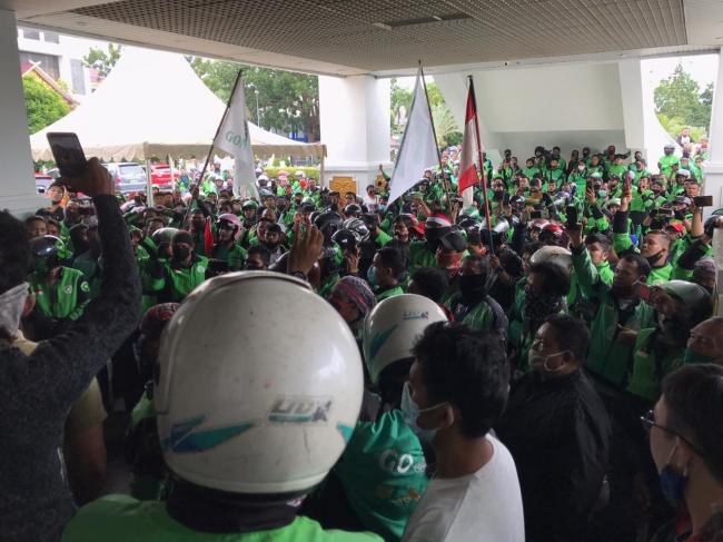 Demo Ratusan Driver Gojek Batam Datangi Gedung DPRD