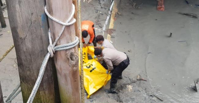 Penemuan Mayat di Bawah Pelantar Bikin Geger Warga Meral