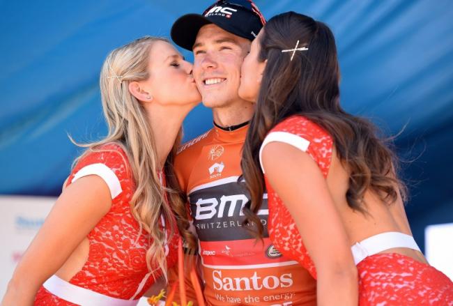Waw..Para Pembalap Ini Dicium Gadis Podium Tour Down Under 2015