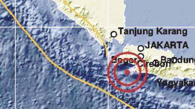 Gempa 4 Menit Guncang Jakarta Bikin Warga Berhamburan