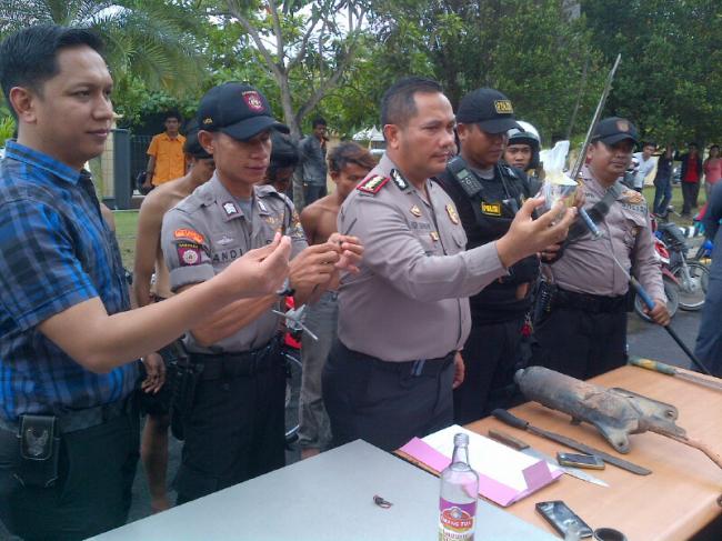 Saat Ditangkap Polisi, Para Remaja Sedang Hisap Lem dan Pesta Miras