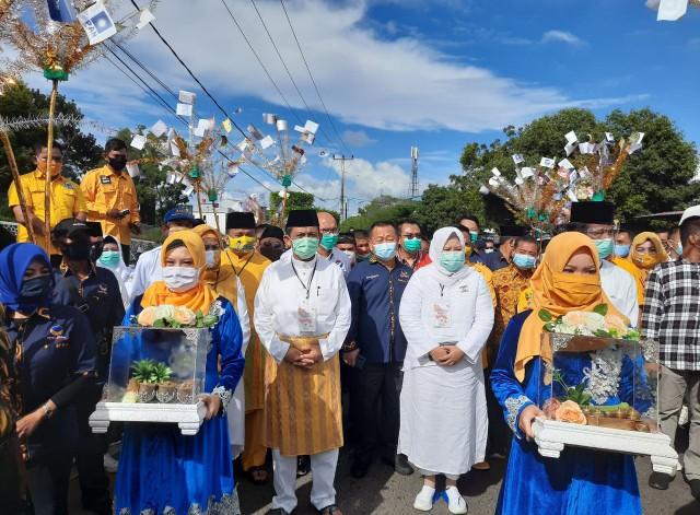 Arak-arakan Kesenian Melayu Antar Ansar-Marlin Daftar ke KPU Kepri