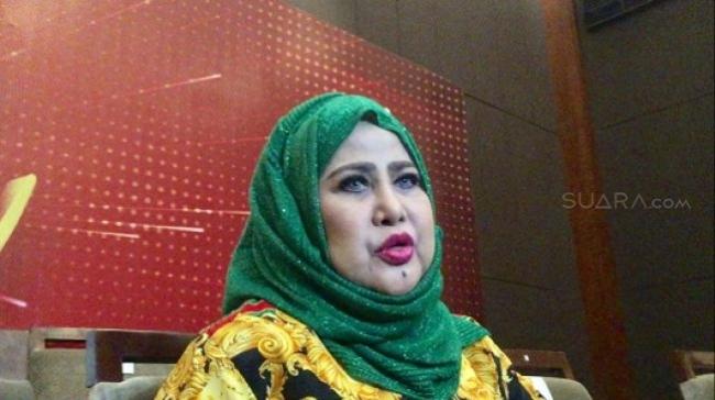 Anak Elvy Sukaesih Buka Suara usai Ibunya Dikabarkan Meninggal