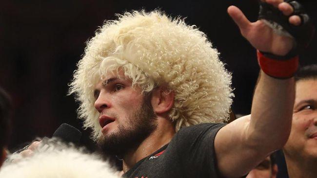 Khabib Ejek McGregor Usai Kalahkan Poirier di UFC 242