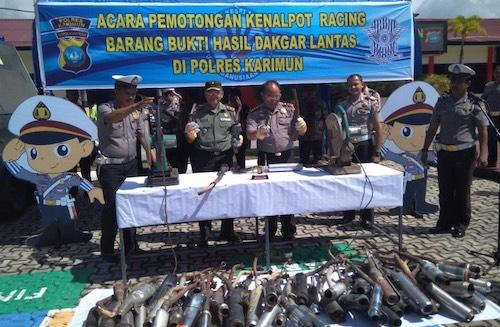 Kapolres Karimun Musnahkan Knalpot Racing Hasil Razia