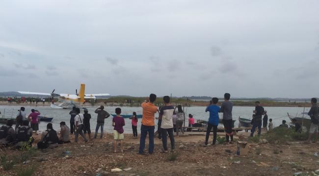 Warga Bersyukur Pesawat Airfast Mendarat dengan Selamat
