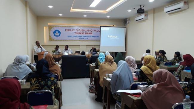Disdik Karimun Beri Diklat kepada 30 Guru PAUD