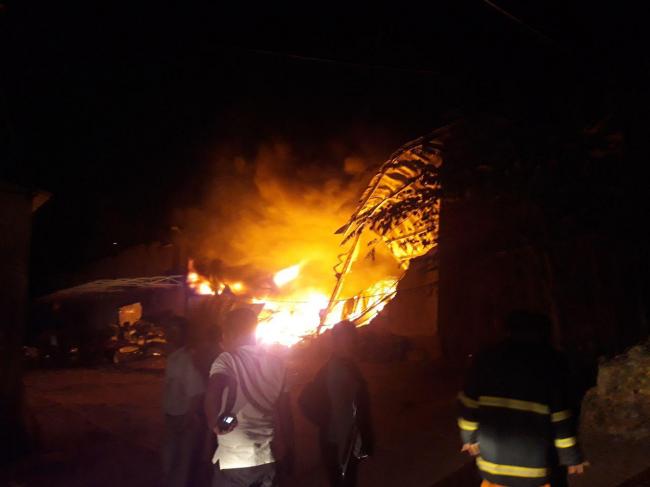 Breaking News: Kebakaran Bengkel Mobil di Bengkong