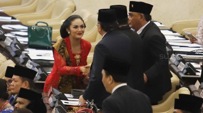 Jadi Anggota DPR RI, Setiap Pekan Krisdayanti Tetap Ambil Job Nyanyi