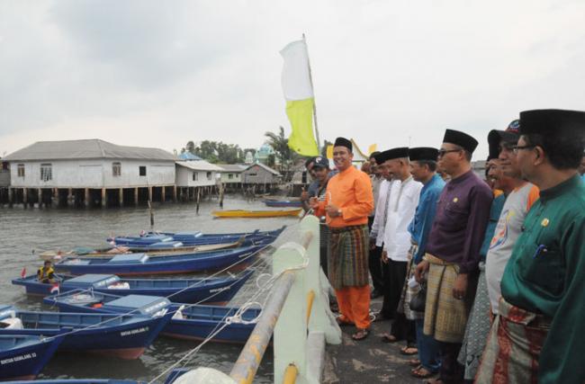 Wow, Bupati Bintan Bantu Kapal Hingga Asuransi Jiwa untuk Ribuan Nelayan