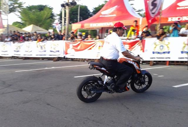Wagub Kepri Soerya Jajal Motor Freestyle di Kepri Stuntday 