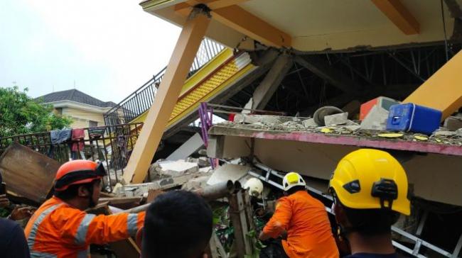 Gempa Guncang Mamuju, 3 Tewas, Ribuan Warga Mengungsi